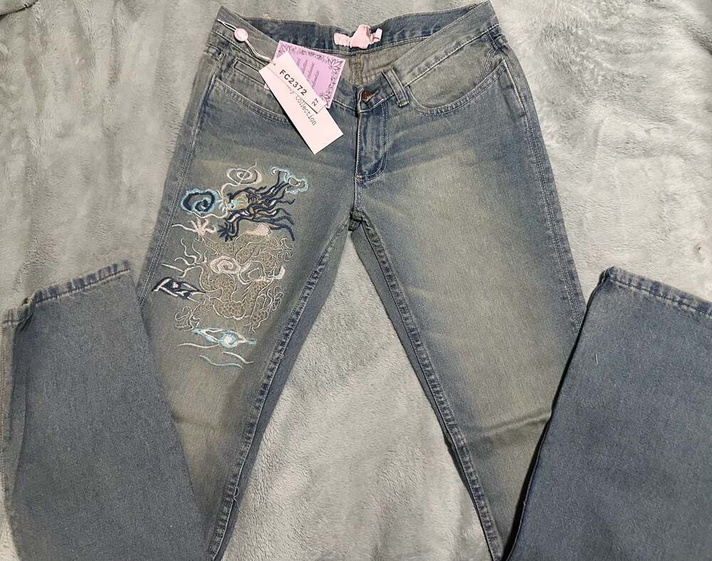NWT Fancy Collection Women’s Dragon Embroidered Low-Rise Bootcut Jeans, Size 27